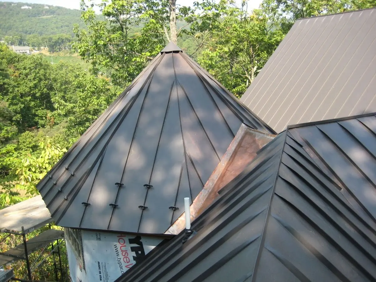 Professional Roof Tarp Installation by Craftsman Roofing in Hewitt